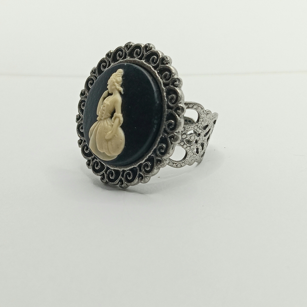 Cameo Ring